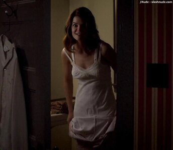 Betsy Brandt Nude Leaked Photo #27