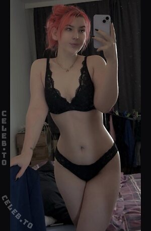 Bettielaine Nude Photos
