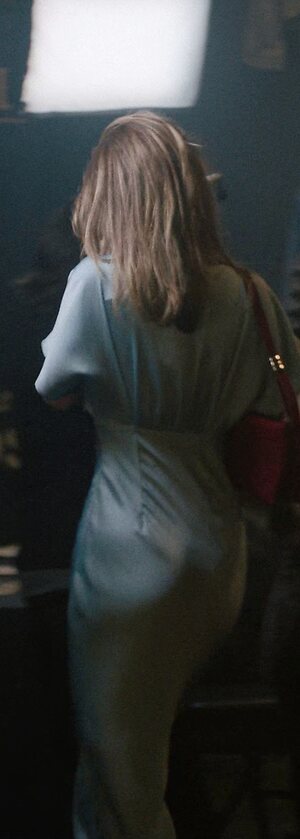 Betty Gilpin leaked photo #31