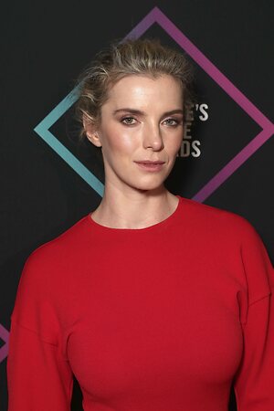 Betty Gilpin leaked photo #76