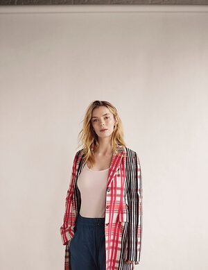 Betty Gilpin leaked photo #111