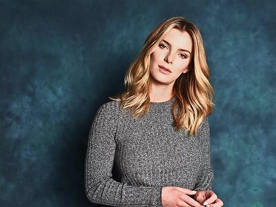 Betty Gilpin leaked photo #124