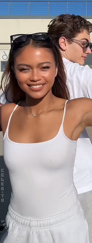 Bianca Bustamante photo