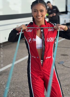 Bianca Bustamante photo