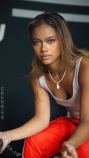 Bianca Bustamante photo