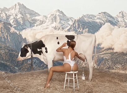 Bianca Censori photo