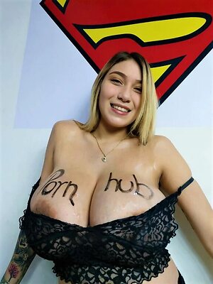 Big titties Nude Leaked Photo #6