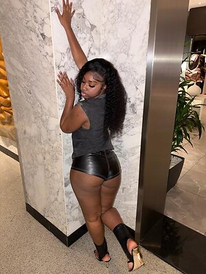 bigbootykyy leaked photo #6
