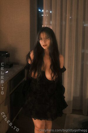 bigtittygothegg photo