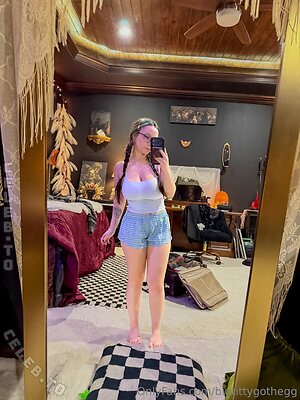 bigtittygothegg photo
