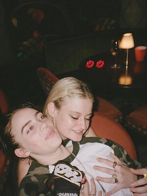 Billie Eilish leaked photo #100