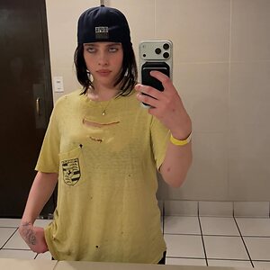 Billie Eilish leaked photo #122