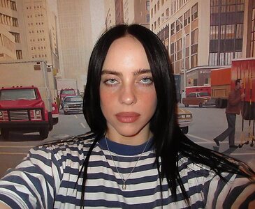 Billie Eilish leaked photo #318