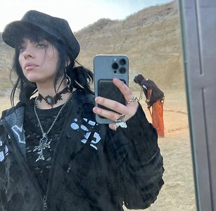 Billie Eilish leaked photo #330