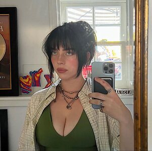 Billie Eilish leaked photo #380