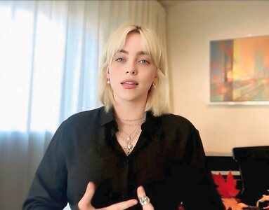 Billie Eilish leaked photo #390
