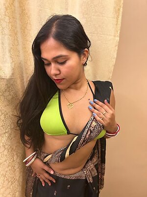 BINITA SAHA leaked photo #15