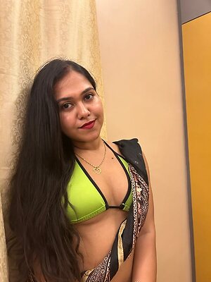 BINITA SAHA leaked photo #17