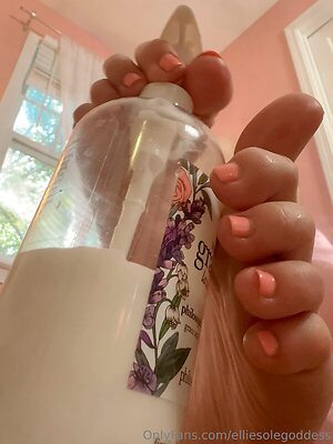 blissfulellie leaked photo #47