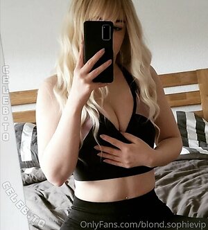 blond-sophie Nude Leaked Photo #3