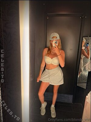 Blonde Vivi photo