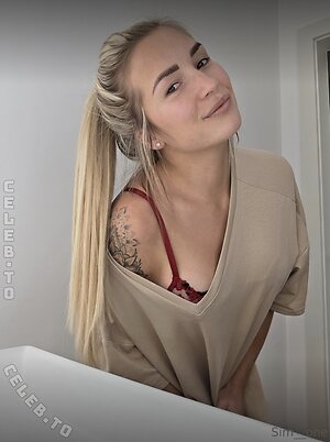blonde_model photo