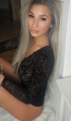 blonde_model photo