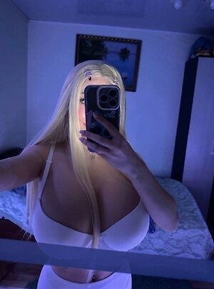 Blondie7up leaked photo #8