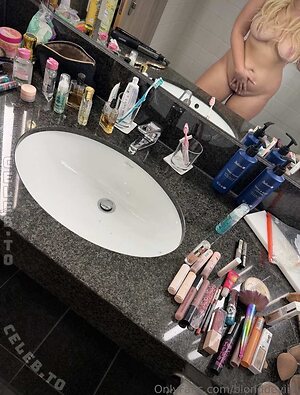 Blondiihell Nude Leaked Photo #6