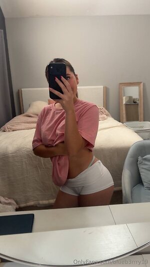 Bluubxrry leaked photo #2