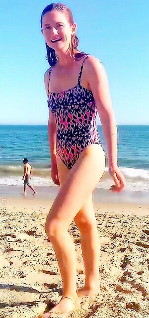 Bonnie Wright leaked photo #11