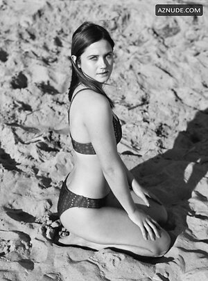 Bonnie Wright leaked photo #20