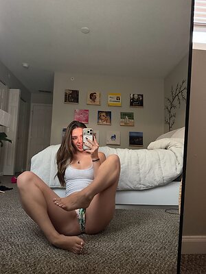 Brattydream leaked photo #18