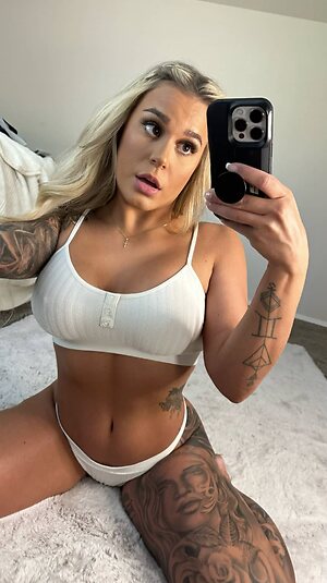 BrazyBecca leaked photo #12