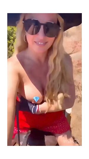 Britney Spears nipslip + boobslip