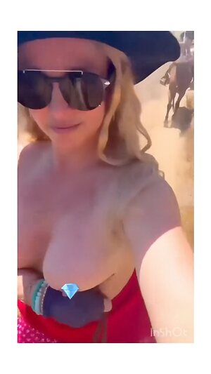 Britney Spears nipslip + boobslip leaked photo #2