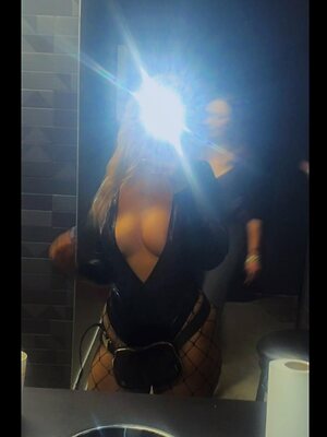 Brittany Hines leaked photo #7