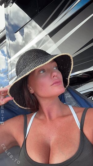 Brittney Atwood Nude Leaked Photo #6