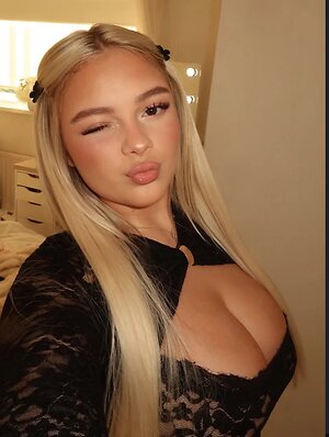 Brooke Marsden leaked photo #29