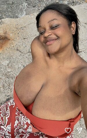 BustyEva-big