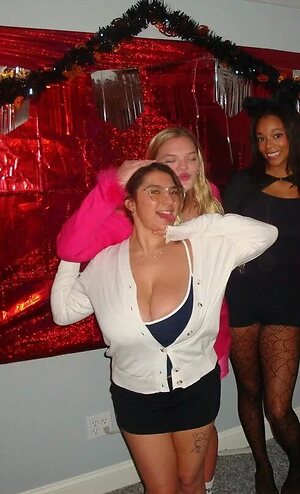 BustyLiv T leaked photo #42
