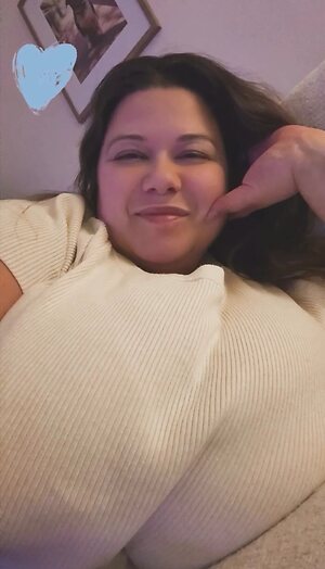 Bustymel Nude Leaked Photo #6