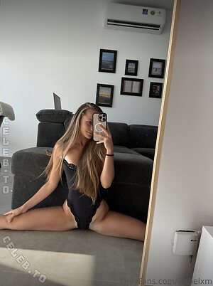 By.isabelyvonne Nude Leaked Photo #4