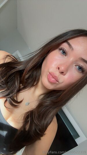 caddyfoxx leaked photo #4
