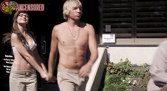 Caitlin Crosby leaked photo #2