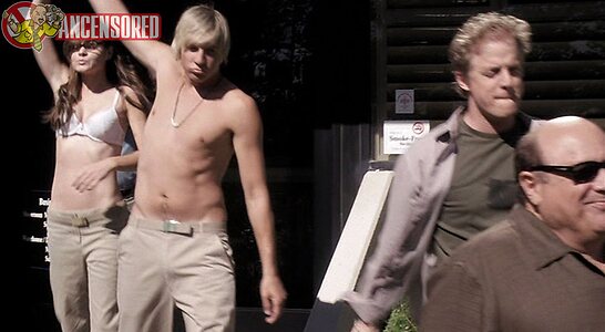 Caitlin Crosby leaked photo #3