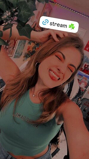 Caitlin Marie Reacts