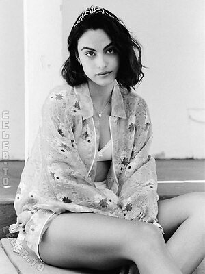 Camila Mendes photo