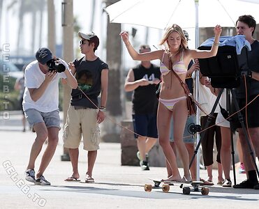 Camille Rowe Nude Leaked Photo #7