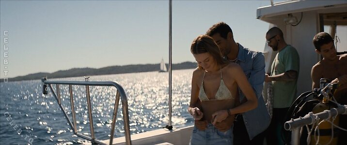 Camille Rowe Nude Leaked Photo #31